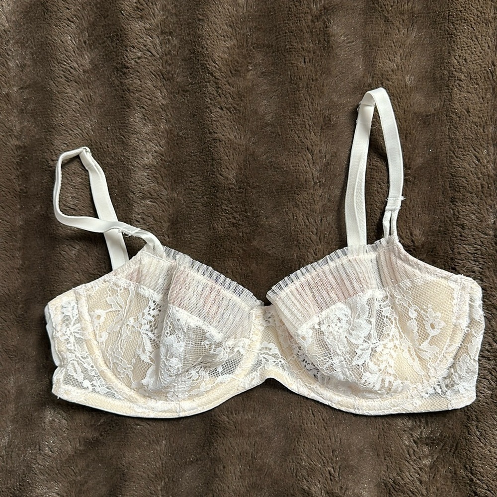 VICTORIAS SECRET Dream Angles Push-Up without Padding Crème Sz 32D